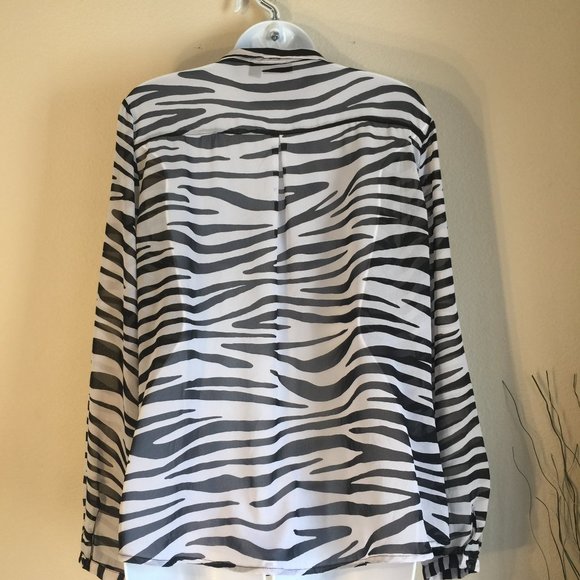 a.n.a. Zebra Print Sheer Button-Front Blouse Size L Black & White - Picture 2 of 14